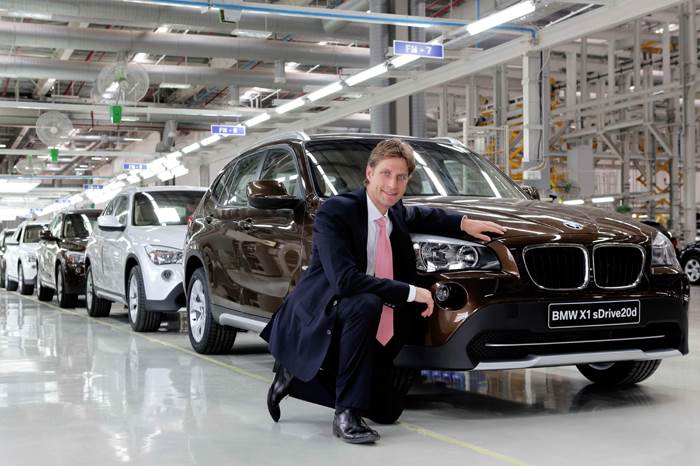 BMW rolls out 25,000 cars